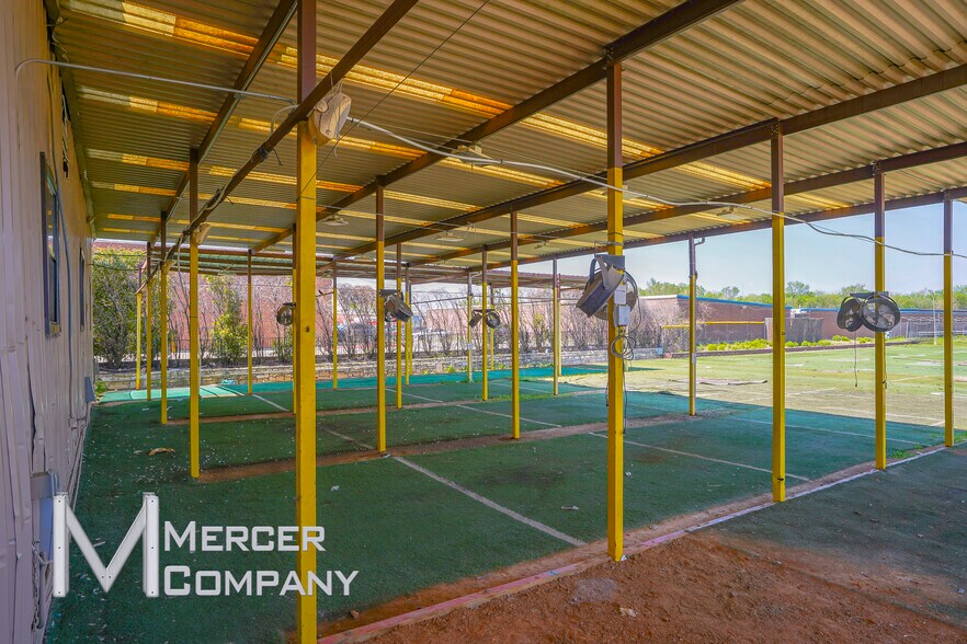 More Photos Of 825-831 E State Highway 121, Lewisville Warehouse For Sale