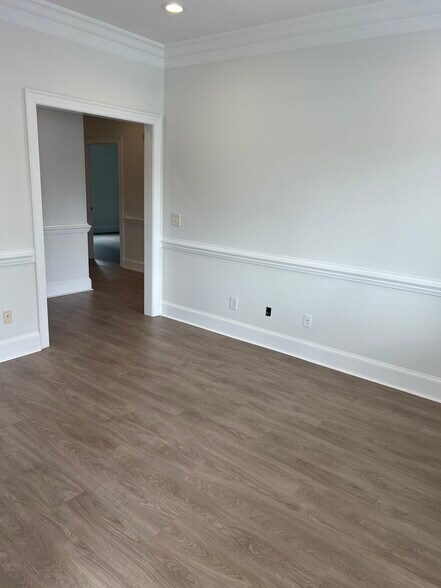 More Photos Of 610 Lynndale Ct, Greenville Office For Lease