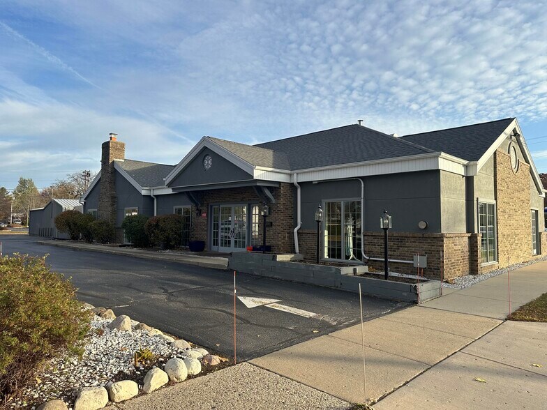 More Photos Of 613 N Grandview Blvd, Waukesha Restaurant For Sale