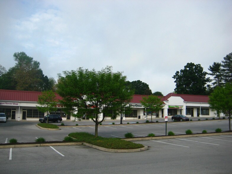 More Photos Of 704 W Nields St, West Chester Storefront For Lease