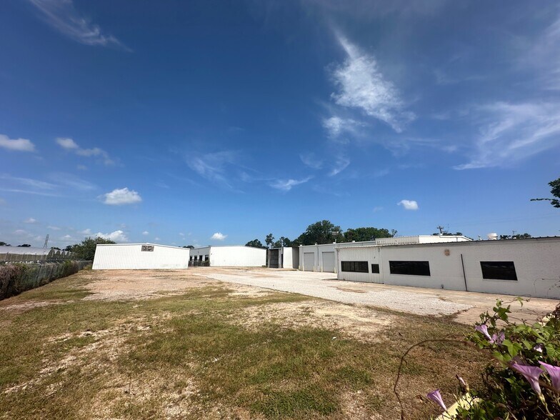 More Photos Of 1505 Brittmoore Rd, Houston Warehouse For Lease