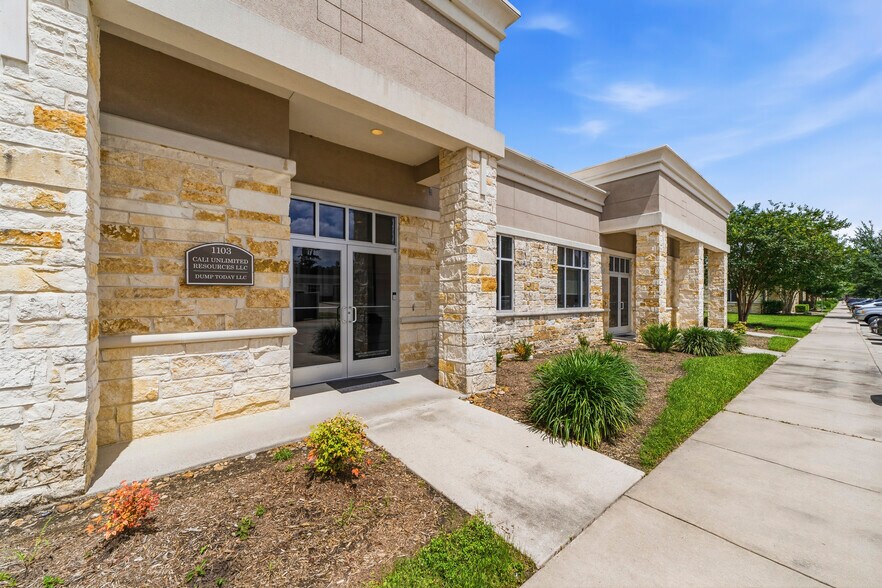 More Photos Of 2219 Sawdust Rd, The Woodlands Office For Sale