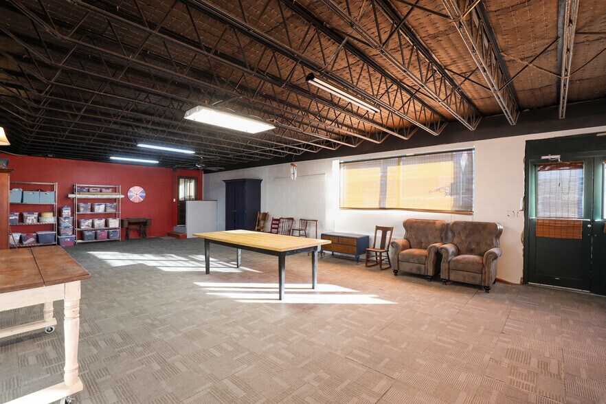 More Photos Of 18 W Currahee St, Toccoa Showroom For Sale