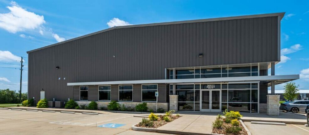 Primary Photo Of 30011 Binford Park Rd, Waller Warehouse For Sale