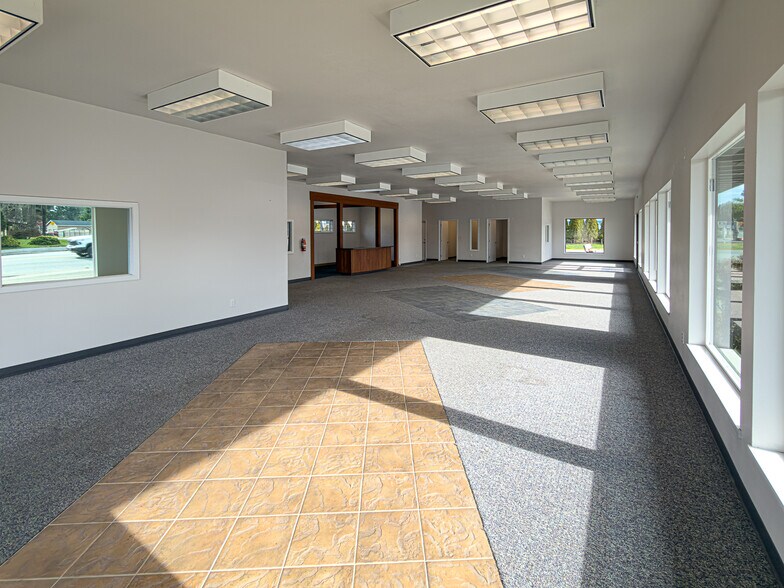 More Photos Of 805 US-101, Bandon General Retail For Sale