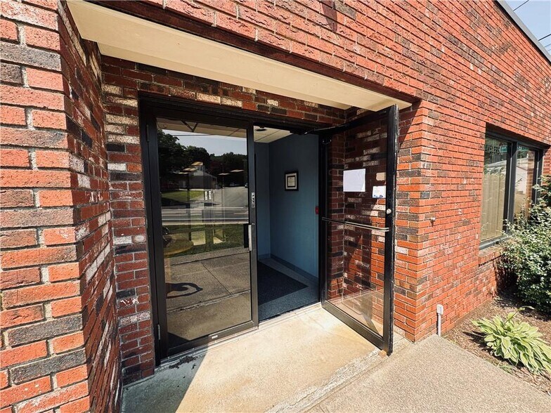 More Photos Of 292 Waterman Ave, Smithfield Office For Sale