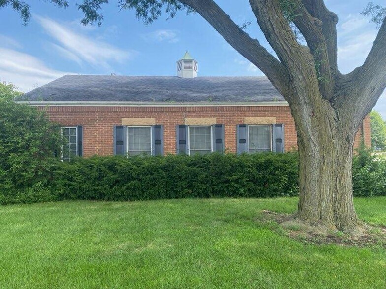 More Photos Of 111 East Side Dr, Geneva Office For Sale