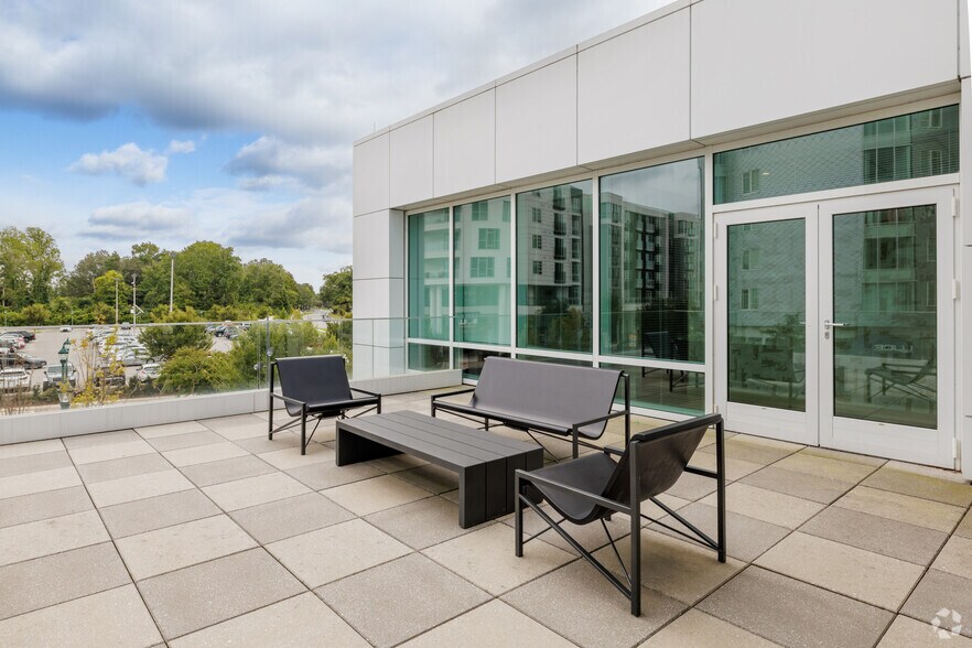 More Photos Of 555 Belaire Ave, Chesapeake Office For Lease