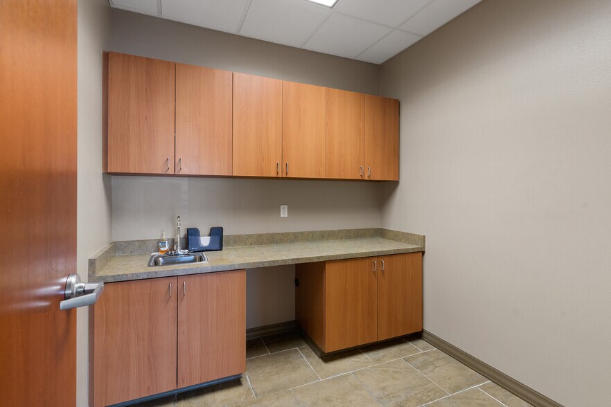 More Photos Of 6960 Smoke Ranch Rd, Las Vegas Medical For Lease