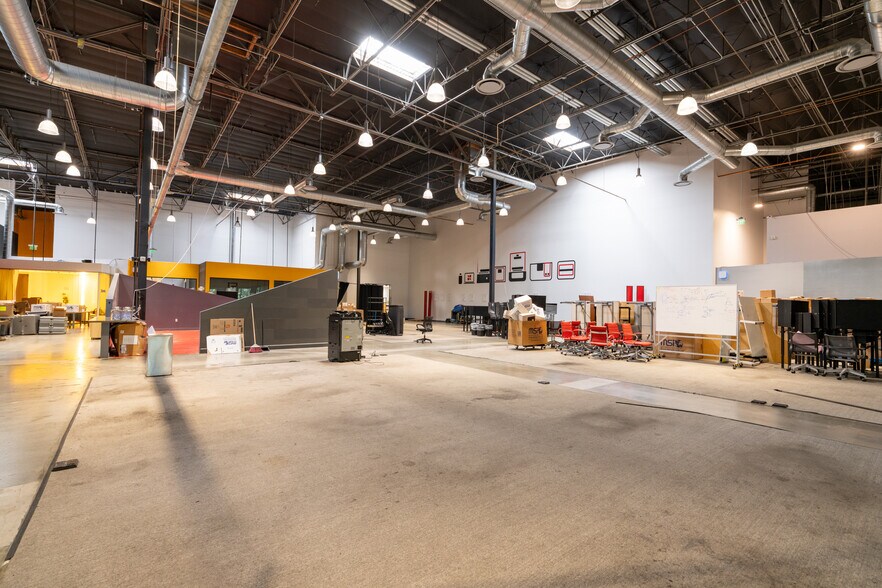 More Photos Of 2710 Media Center Dr, Los Angeles Research And Development For Lease