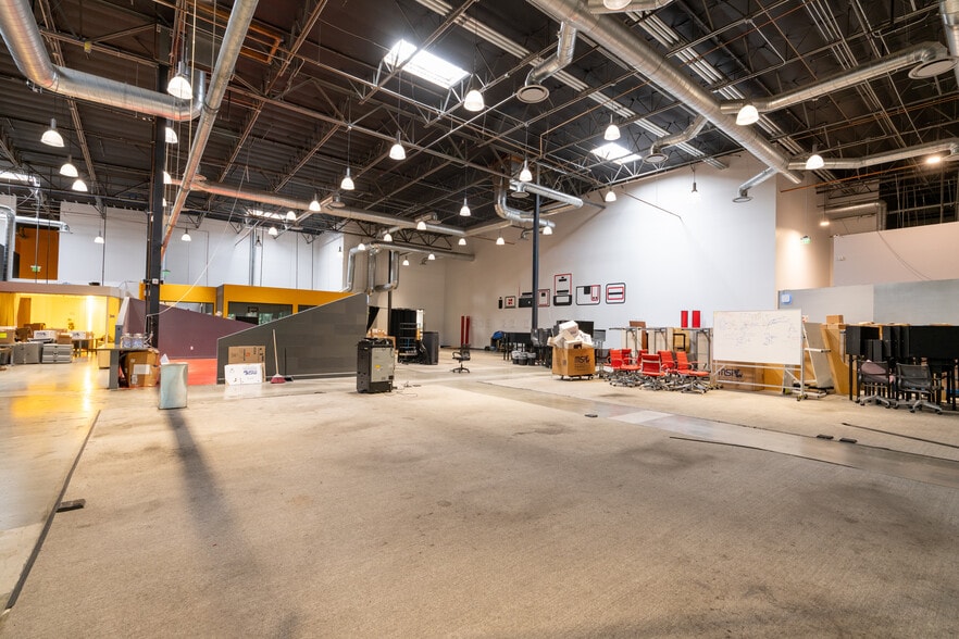 More Photos Of 2710 Media Center Dr, Los Angeles Research And Development For Lease