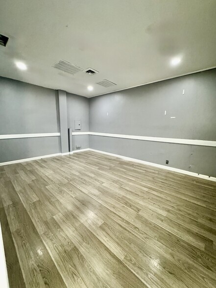 More Photos Of 133 E Parris Ave, High Point Freestanding For Lease