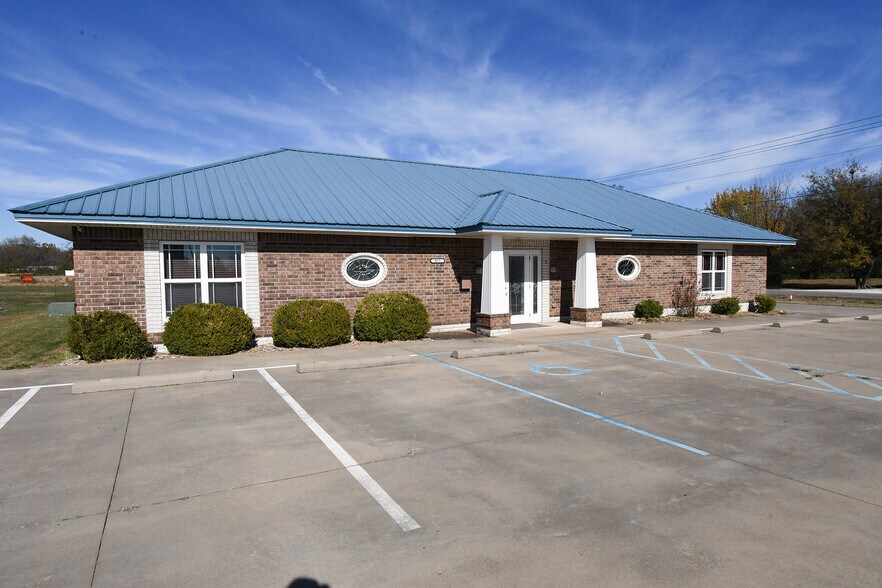 More Photos Of 455 W Ruth Ave, Sallisaw Office For Sale