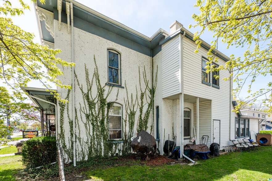 More Photos Of 922 Main St, Saint Joseph General Retail For Sale