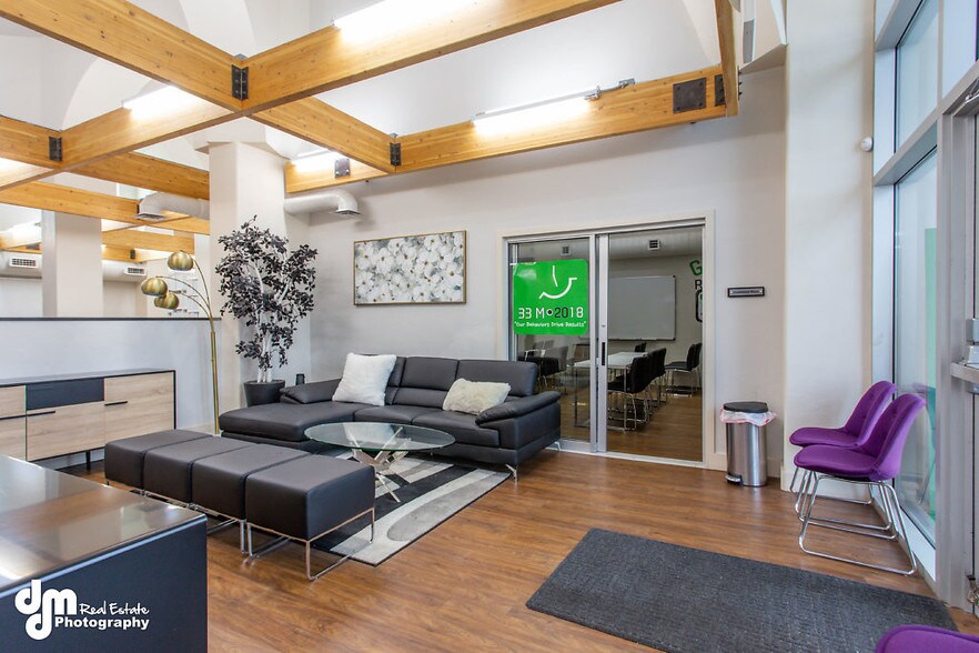 More Photos Of 8801-8811 Toloff St, Anchorage Office For Sale