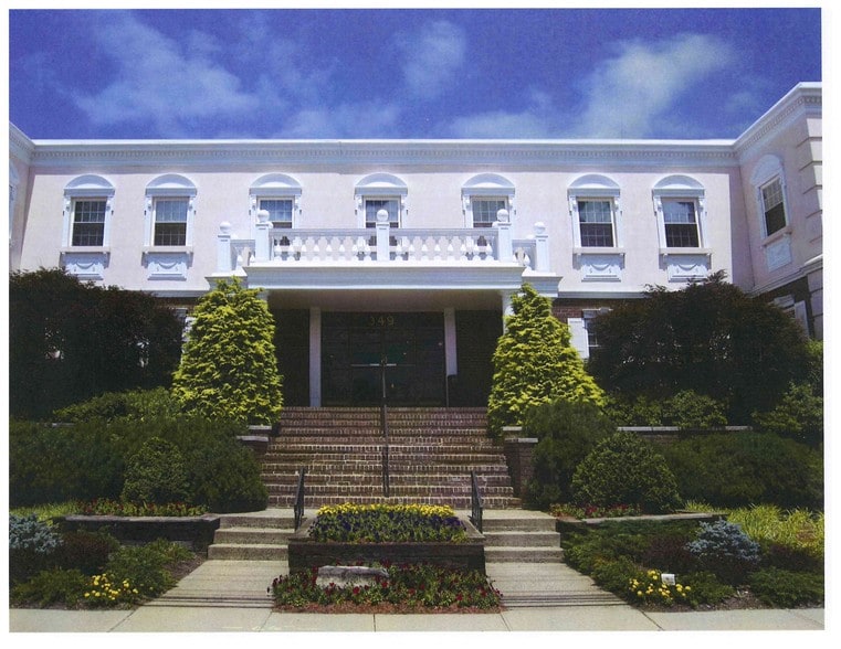 More Photos Of 349 E Northfield Rd, Livingston Medical For Lease