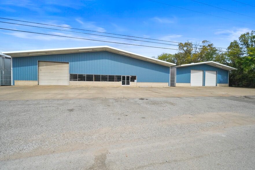 More Photos Of 213 FM 1314, Conroe Manufacturing For Lease