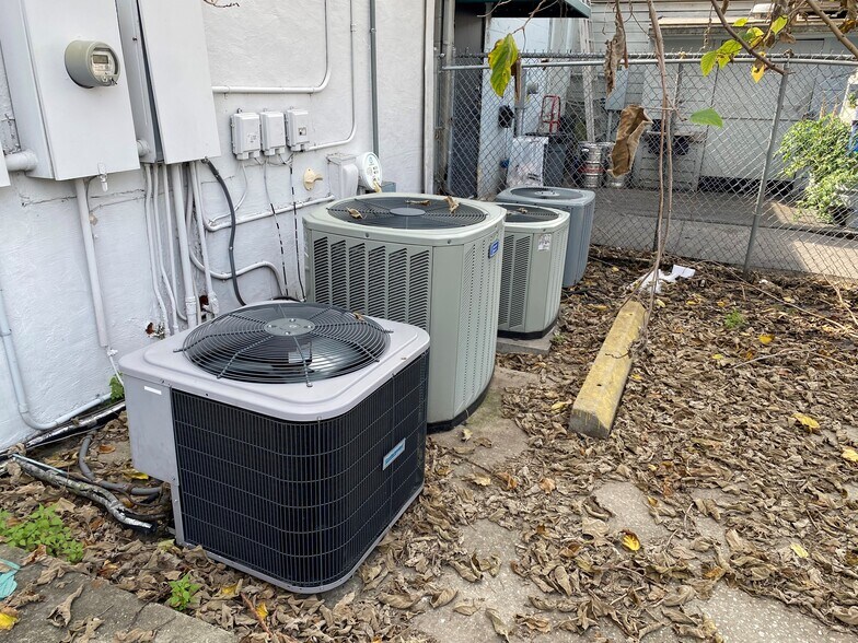 More Photos Of 1021 W Fairbanks Ave, Winter Park Freestanding For Sale