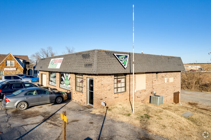 Primary Photo Of 1601 S Division St, Guthrie Freestanding For Lease