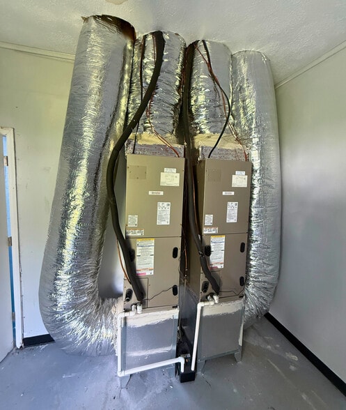 More Photos Of 3851 Harrington st, Oak Park Light Distribution For Sale