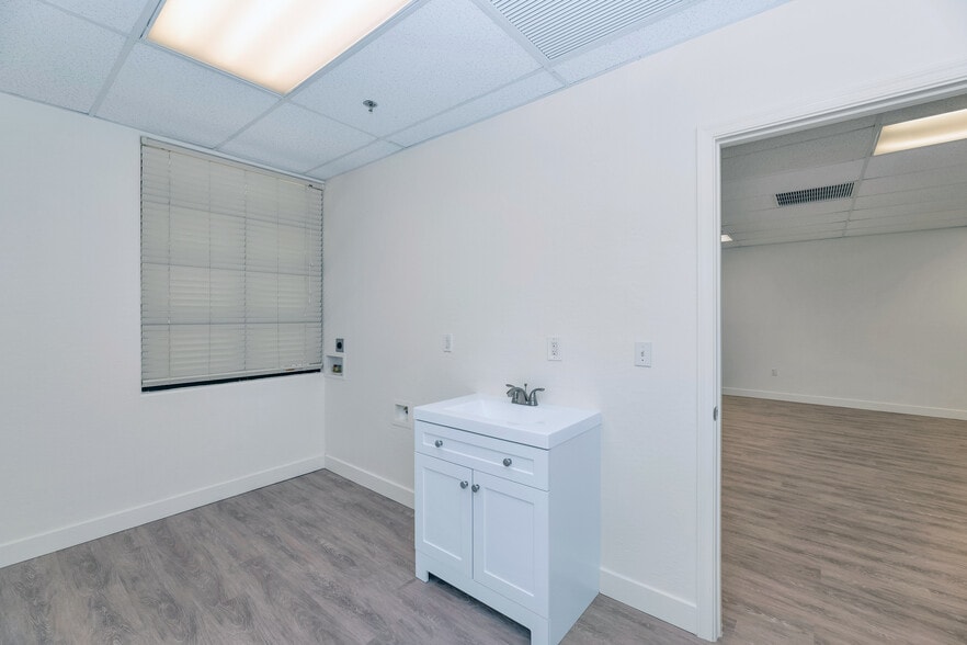 More Photos Of 130 S 63rd St, Mesa Medical For Lease