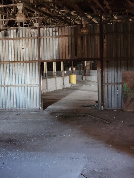 More Photos Of 360 W Commercial Ave, El Centro Warehouse For Lease
