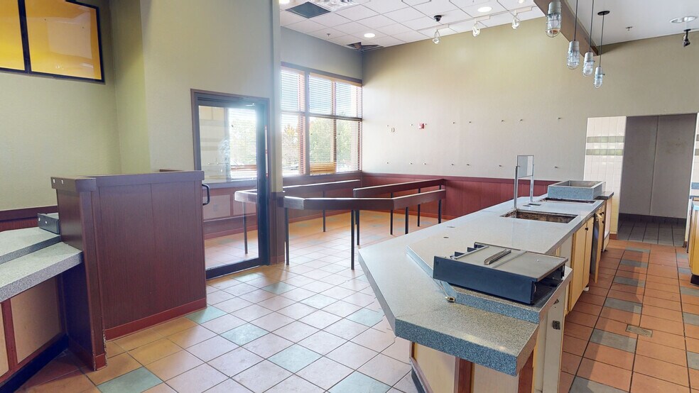 More Photos Of 320 Boardman Poland Rd, Youngstown General Retail For Sale