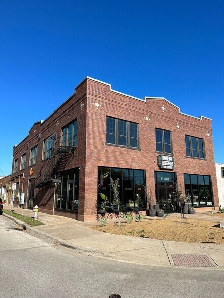More Photos Of 3901 Main St, Dallas Showroom For Lease