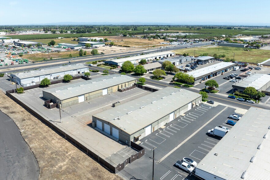 More Photos Of 4825 Stratos Way, Modesto Warehouse For Lease