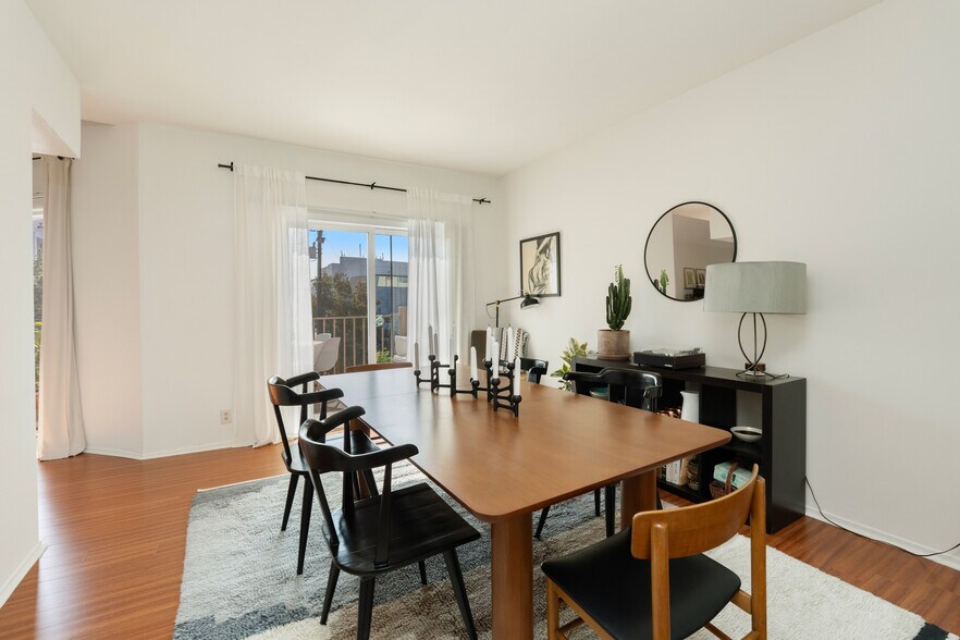 More Photos Of 909 N San Vicente Blvd, West Hollywood Apartments For Sale