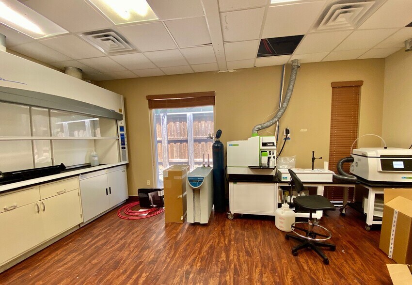 More Photos Of 2567 Valley View Ln, Dallas Medical For Sale