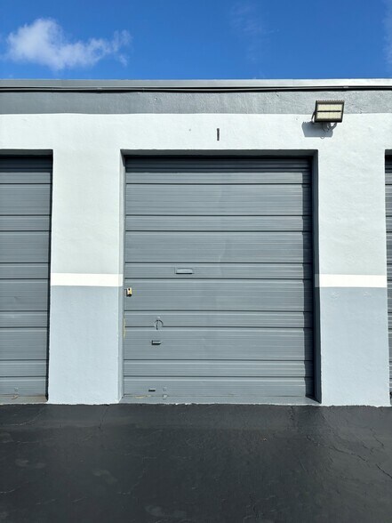 More Photos Of 133 SE 4th St, Deerfield Beach Self Storage For Lease