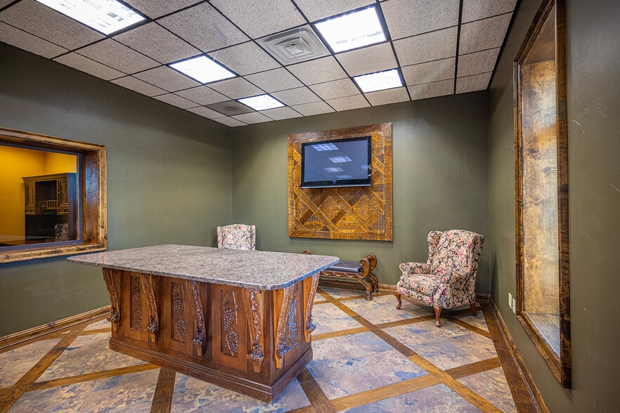 More Photos Of 5845 49th St, Lubbock Warehouse For Lease