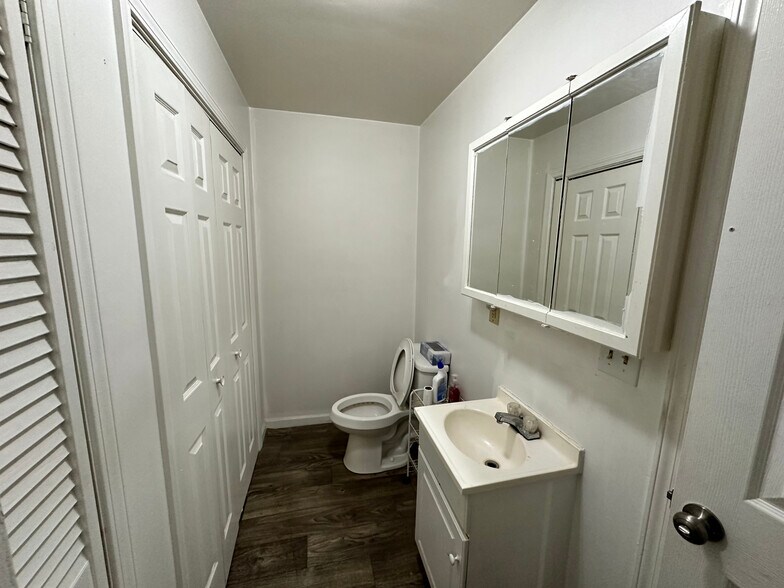 More Photos Of 1831 N C St, Elwood Apartments For Sale