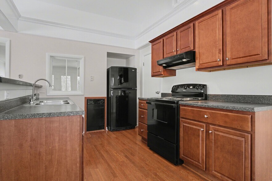 More Photos Of 328 Lake Road East Frk, Hamlin Restaurant For Sale