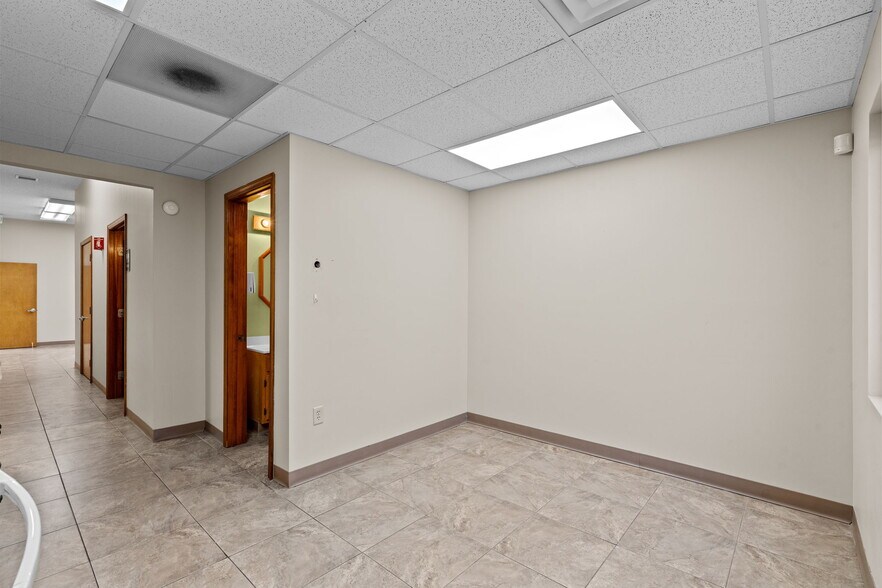 More Photos Of 311 N Waverly Ave, Springfield Warehouse For Lease