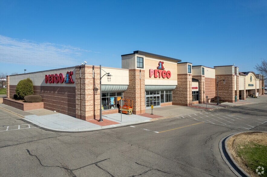 More Photos Of 7100-7200 Valley Creek Plz, Woodbury Unknown For Lease