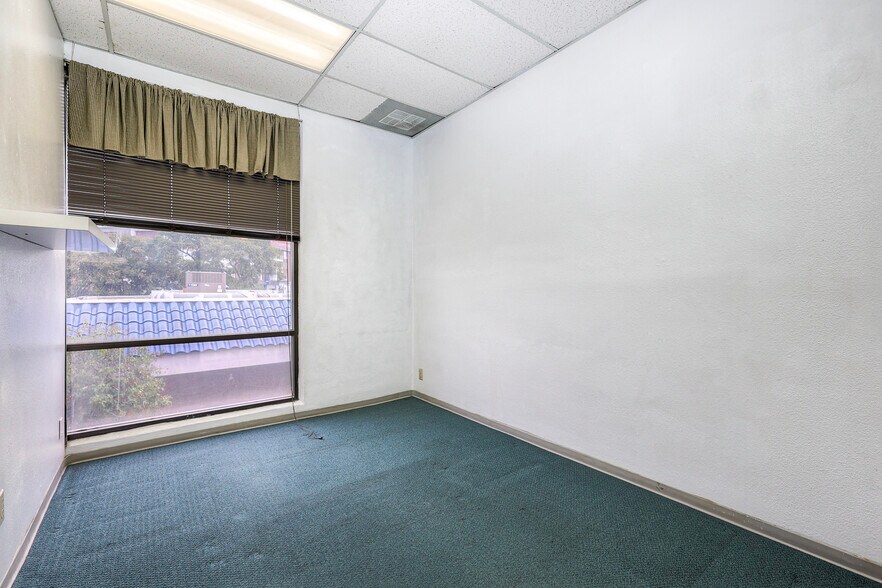 More Photos Of 5959 Mission Gorge Rd, San Diego Office For Sale