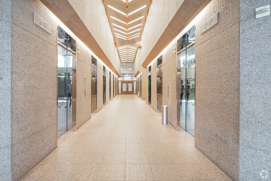 More Photos Of 301 Commerce St, Fort Worth Office For Lease