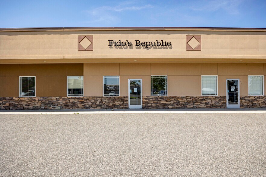 More Photos Of 515 N Neel St, Kennewick Storefront Retail Office For Lease