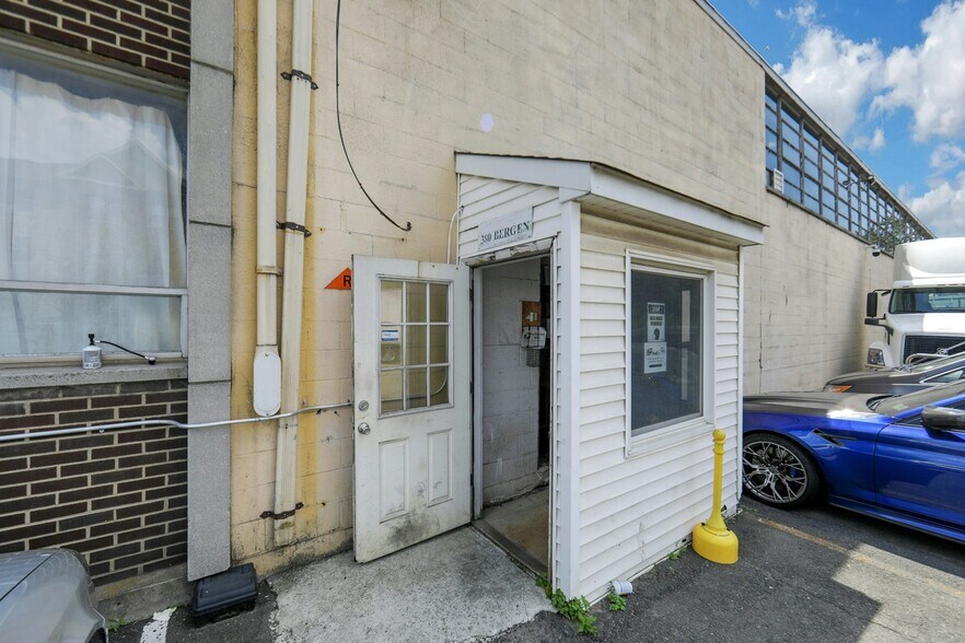 More Photos Of 370 Bergen Ave, Kearny Warehouse For Lease