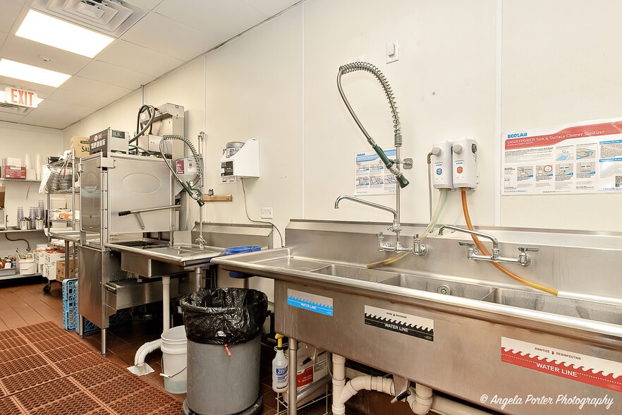 More Photos Of 1440 Grand Ave, Lindenhurst Restaurant For Sale