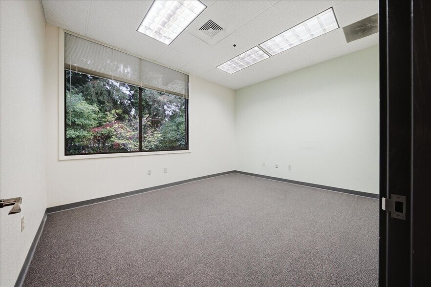 More Photos Of 700 University Ave, Sacramento Office For Lease