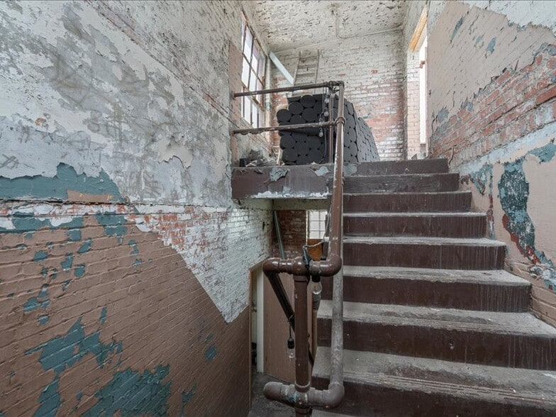 More Photos Of 808-22 Burnet Ave, Syracuse Warehouse For Sale