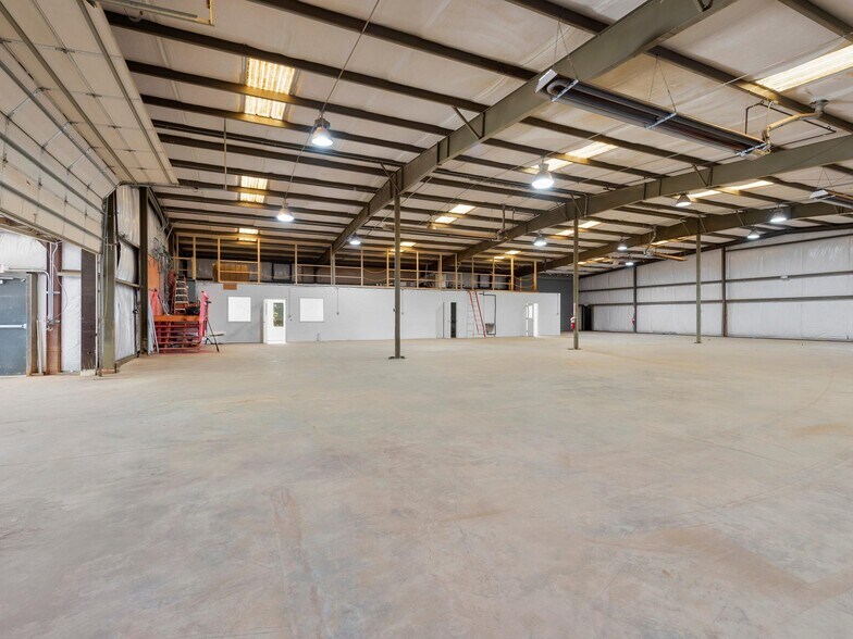 More Photos Of 93 Thompson St, Asheville Manufacturing For Lease