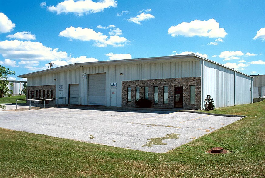 Primary Photo Of 106 N Central Dr, O'Fallon Warehouse For Lease
