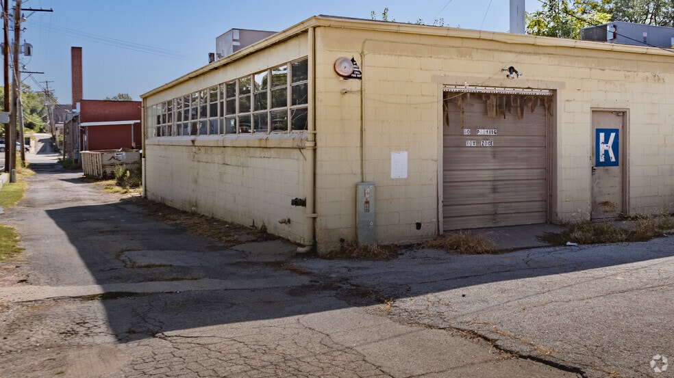 More Photos Of 422 Seneca St, Leavenworth Flex For Sale