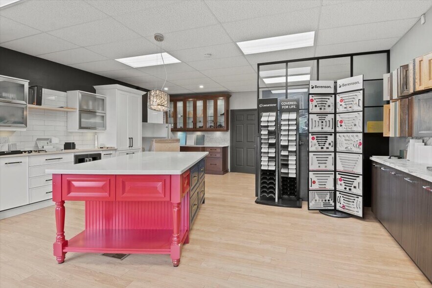 More Photos Of 48 Water St, Port Perry Storefront For Lease