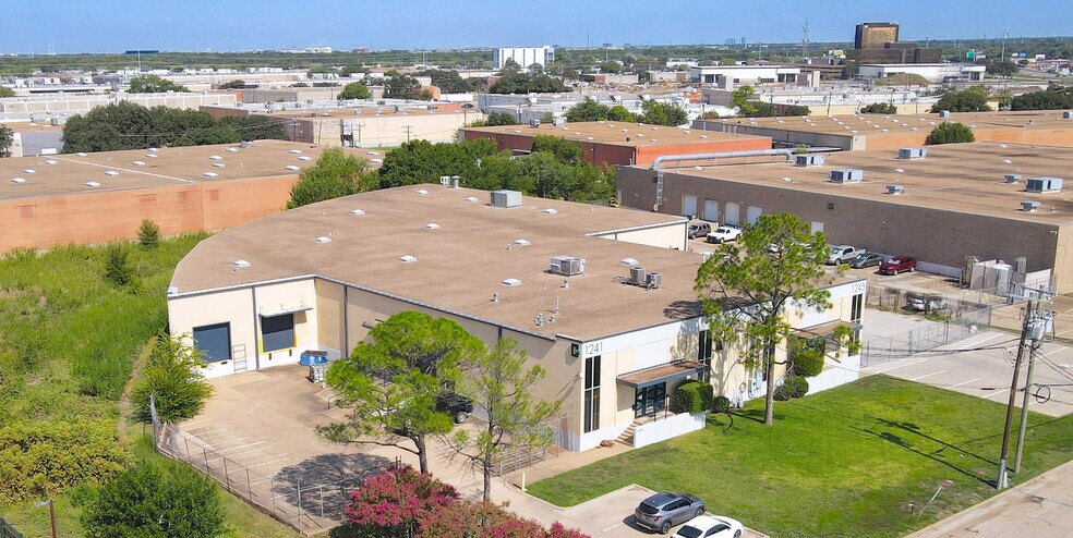 More Photos Of 1241-1243 Majesty Dr, Dallas Warehouse For Lease