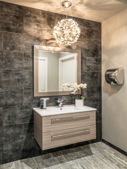 More Photos Of 7020 Nw 11th Pl, Gainesville Office For Sale